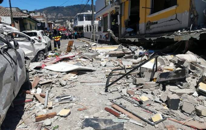 Explosión de tanque de gas en local de comidas en Cumbayá deja varios