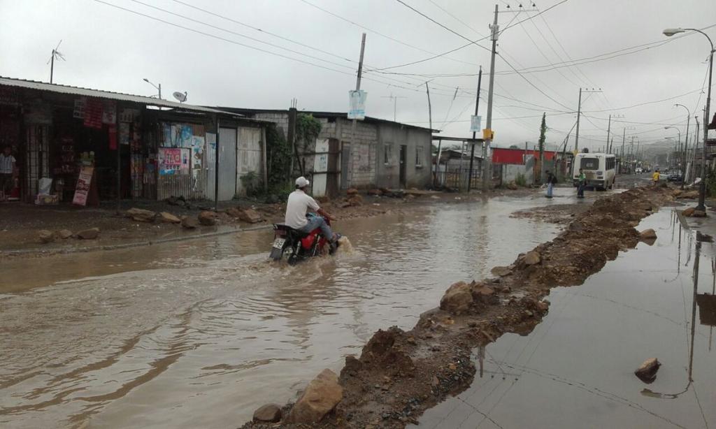 Lluvias en Guayaquil y Quito causan inundaciones y tráfico - Vistazo