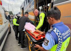 Mujer dio a luz en un bus, pero su bebé falleció en Machala.