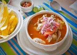 El encebollado es uno de los platos que los guayaquileños atesoran y protegen en su preparación.