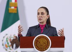 La presidenta de México, Claudia Sheinbaum, habla durante una rueda de prensa este viernes, en Palacio Nacional en Ciudad de México (México).