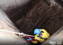 Referencial. Fotografías del mantenimiento y monitoreo de las quebradas en Quito.