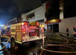 Incendio estructural al interior del Mercado Santa Clara, centro - norte de Quito.