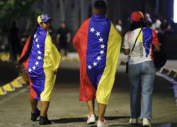 Ciudadanos venezolanos protestan tras las elecciones presidenciales del domingo en las que el Consejo Nacional Electoral (CNE) dio como ganador a Nicolás Maduro, este miércoles en Cali (Colombia).