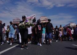 Los féretros fueron trasladados en una caravana desde el sur de la urbe hasta el cementerio Ángel María Canals. Los gritos pedían justicia y por identificar a los responsables.