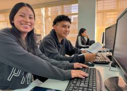 Jóvenes apadrinados en capacitación técnica de contabilidad del programa ‘Hacia el Empleo’ de Children International.