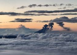 El volcán Sangay ha emanado desde el viernes columnas de gas y ceniza de entre 1.000 y 1.800 metros sobre el nivel del cráter.