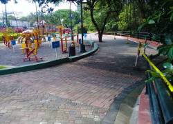 La ahora denominada Plaza “Augusto Alvarado Olea” se ubica frente a la Universidad Católica de Santiago de Guayaquil.