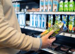 La tecnología de capas que tienen los empaques de Tetra Pak genera una barrera contra la luz, el oxígeno y los microorganismos del exterior.