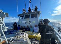 Fotografía de los tripulantes de las dos embarcaciones clandestinas.