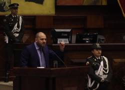 Fotografía de Juan Esteban Guarderas emitiendo una declaración ante el Pleno.