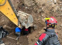 En las labores de rescate en Alausí participan 109 bomberos, 120 militares y 80 policías.