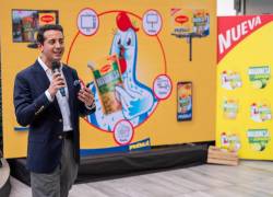 Paúl Pérez, consumer marketing manager de Maggi de Nestlé, presentó la nueva mayonesa Maggi con un toque de limón.