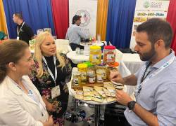 Snacks de plátanos, yuca y otros tubérculos, harinas, mariscos y pescados congelados, café, frutas frescas, chocolate, entre otros productos, fueron parte de la exhibición ecuatoriana.