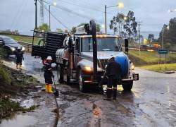 Desobstrucción de sumideros en el sector Polígono de Tiro vía a Paccha durante las intensas precipitaciones.