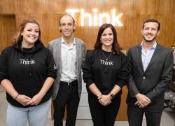 Foto realizada en la apertura de la nueva tienda Think en Guayaquil. De izq. a der.: Isabel Maruri, jefe de marketing y expansión Think, Gabriel Chavira, vicepresidente de Ganga Grupo Empresarial, Paola Matute, gerente corporativa de marketing grupo La Ganga y Sergio Rodríguez, Gerente de Negocios