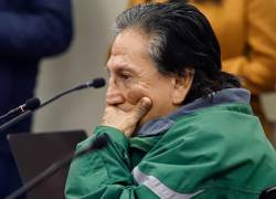 El ex presidente peruano (2001-2006) Alejandro Toledo hizo gestos durante la audiencia judicial.