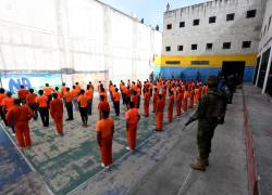 Fotografía de una formación de presos en el Centro de Privación de Libertad (CPL) Azuay N°1, tomada el 1 de abril del 2024.