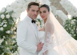 El actor Ed Westwick, quien personificó a Chuck Bass en la serie Gossip Girl, se casó en Italia con la actriz Amy Jackson.