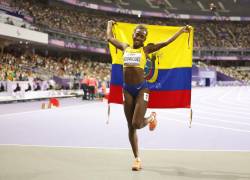 La ecuatoriana Kiara Rodríguez celebra su victoria en la final de los 100 m lisos T47 de los Juegos Paralímpicos de París 2024, este martes en la capital francesa.