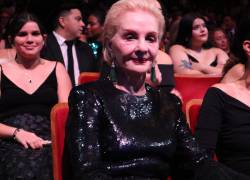 La diseñadora venezolana Carolina Herrera posa en los XXXVII edición de los premios de la Fundación Herencia Hispana este jueves, en el Kennedy Center en Washington (EE. UU).