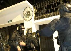 Fotografía que captó el ingreso de grupos especiales de la Policía a la Embajada de México para la captura del ex Vicepresidente Jorge Glas, el 5 de abril de este año.