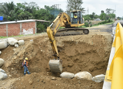 Inspección de trabajos realizados sobre la vía Naranjal-Tenguel, en la provincia del Guayas.