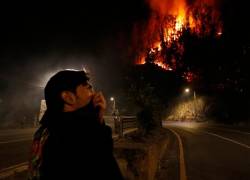 La capital se encuentra en una situación alarmante debido a cinco incendios forestales presuntamente provocados.