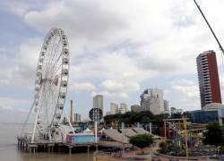 Vista de Malecón Simón Bolívar en Guayaquil. Algunos sectores de la ciudad tendrán cortes de energía de tres franjas horarias.