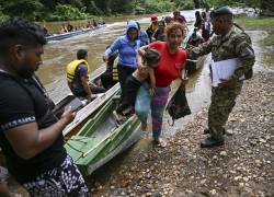 Migrantes llegan al Centro de Recepción de Atención a Migrantes en Lajas Blancas, en la selvática provincia de Darién, Panamá, el 28 de junio de 2024.