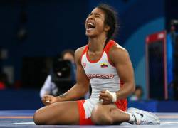 Lucía Yamileth Yepez Guzmán, de Ecuador, reacciona ante su victoria sobre Annika Wendle, de Alemania, en su semifinal de lucha libre femenina de 53 kg. (Foto: AFP)