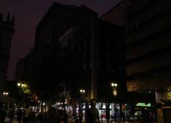 Fotografía de la ciudad de Guayaquil a oscuras, durante un apagón.