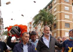 El rey Felipe VI, durante su visita a las zonas del desastre en Valencia, España.