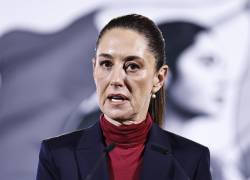 La presidenta de México, Claudia Sheinbaum, habla durante una rueda de prensa este lunes, en el Palacio Nacional de Ciudad de México (México).