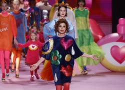 La diseñadora Agatha Ruiz de la Prada presenta su colección para el otoño-invierno 2023-2024 en el desfile inaugural de la 77 edición de la pasarela Mercedes-Benz Fashion Week Madrid (MBFWM).