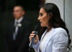 Fotografía publicada por la oficina de la Vicepresidencia de Ecuador que muestra a la vicepresidenta de Ecuador, Verónica Abad, hablando durante una conferencia de prensa en la sede de la Vicepresidencia en Quito el 28 de noviembre de 2023.