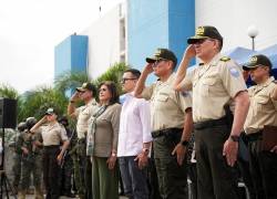 Daniel Noboa junto a Mónica Palencia en la entrega de 51 vehículos tácticos multipropósito y blindados a las Fuerzas Armadas.