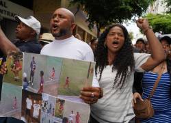 Familiares de niños desaparecidos en Guayaquil realizaron un plantón para pedir respuestas al Gobierno.