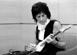 Jeff Beck falleció a los 78 años por una meningitis aguda.