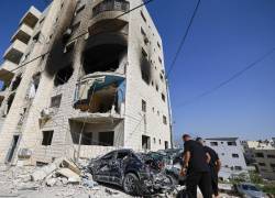 People inspect the damage following an Israeli raid in Tulkarem in the north of the occupied-West Bank on October 26, 2024. (Photo by Jaafar ASHTIYEH / AFP)