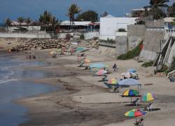 Ballenita, Santa Elena, miércoles 07 de febrero del 2024.- Turistas disfrutan de las playas de ballenita durante el feriado de Carnaval.