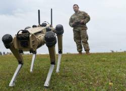 Un perro robot como guardián en la frontera entre Estados Unidos y México