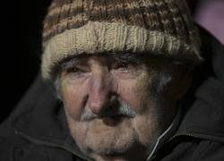 El expresidente uruguayo José Mujica asiste a la Marcha del Silencio en memoria de los desaparecidos durante la última dictadura (1973-1985) en Montevideo el 20 de mayo de 2024.