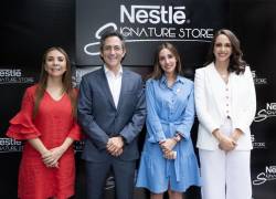 María Paz Jervis, presidenta ejecutiva de la Cámara de Industrias y Producción; Josué De La Maza, presidente ejecutivo de Nestlé Ecuador; Sonsoles García; ministra de Producción, Comercio Exterior, Inversiones y Pesca; y Viviana Valdivieso, vicepresidenta de Marketing y Comunicaciones de Nestlé Ecuador.