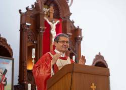 El monseñor Luis Gerardo Cabrera, quien es el nuevo cardenal de Ecuador, continuará como arzobispo de Guayaquil.