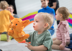 Con sonidos, texturas y colores se puede ayudar a estimular el aprendizaje en niños de 1 a 3 años.