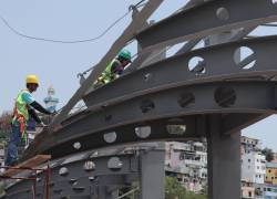 Obreros trabajando en las instalaciones del MAAC en Guayaquil.