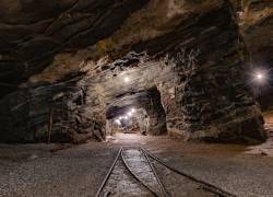 Fotografía referencial del interior de una mina.