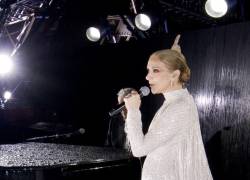 La cantante Celine Dion reapareció en los escenarios para interpretar, desde lo alto de la torre Eiffel, el 'Hymne à l’amour' de Edith Piaf, en la apertura de los Juegos Olímpicos París 2024.