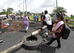 Fotografía que muestra las protestas desatadas en el poblado amazónico de Archidona en contra de la construcción de una cárcel de máxima seguridad.